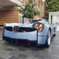 Pagani_Huayra_Roadster_1-01-Prestige_Vehicle_transport